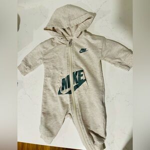 NIKE Hooded Onsie